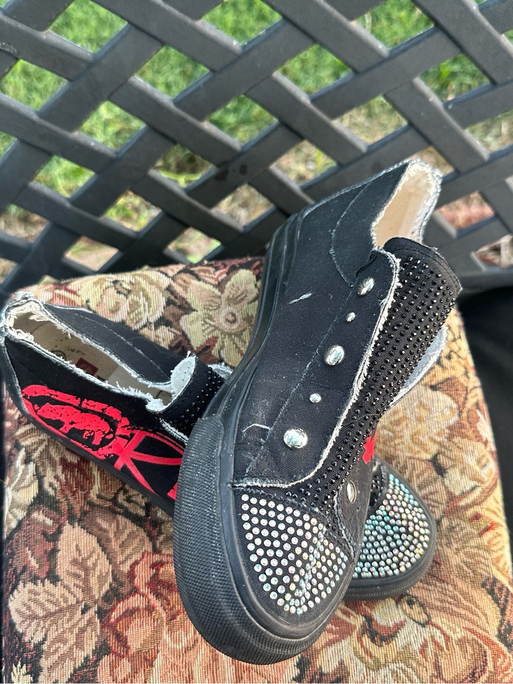 Vintage Y2K Ecko Red Poppy 158L Graffiti Bedazzled Slip-On Sneakers Black